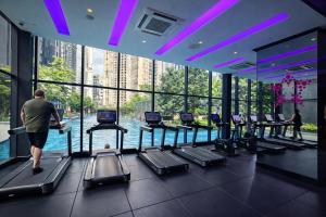 a man walking on a treadmill in a gym at klcc Star residence Kuala Lumpur in Kuala Lumpur