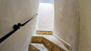 a stairway with a window and a stair case at Caractère de Beaumes in Beaumes-de-Venise