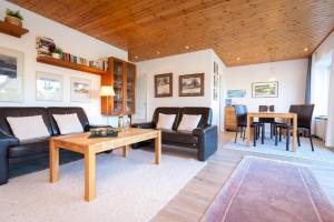 a living room with a couch and a table at Bungalow-Finlandia in Westerland