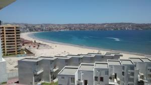 - Vistas a la playa desde el apartamento en Ovaser I, en Coquimbo