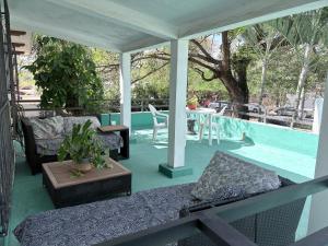a screened in porch with a table and chairs at Casa Buenavista in Mérida