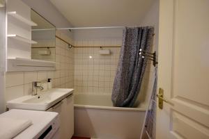 a bathroom with a sink and a tub and a toilet at Le toit des Carmes in Rouen +22 photos