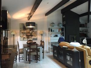 a living room with a table and a dining room at La Becada de las Landas in Seignosse