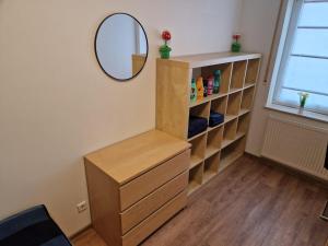 a dressing room with a mirror and a dresser at Einzelzimmer in ruhiger Lage --- Check-In mit Schlüsselkasten in Meppen