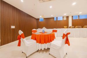 a conference room with a table and white chairs at Treebo Ace Luxe in New Delhi