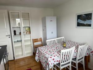 a dining room with a table and two chairs and a table and chairsktop at Lägenhet 2 sovrum med vardagsrum och kök i villa med gemensam ingång in Stockholm +9 photos
