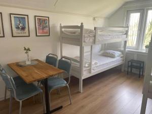 a room with a table and a bunk bed at Charming Bed & Breakfast - Villa Högby in Löttorp