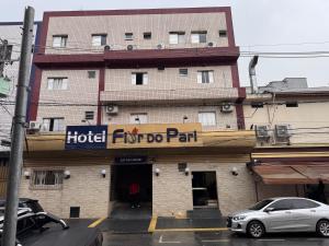 a building with a hotel for a park sign on it at Hotel Flor do Pari in São Paulo
