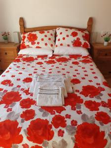 a bed with red and white blankets and pillows at Spacious and peaceful apartment Jardin 2 in Alhama de Murcia +27 photos