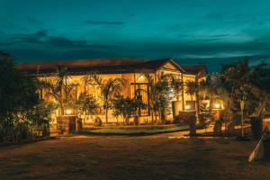 a large house with a courtyard at night at Meladin Sariska in Tehla