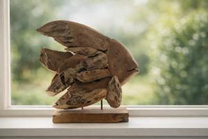 a wooden sculpture of a fish on a window sill at Ballumerhoeve Tree Lodge in Ballum