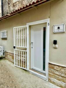 a door of a house with a gate at Casetta n'da civita in Castrovillari