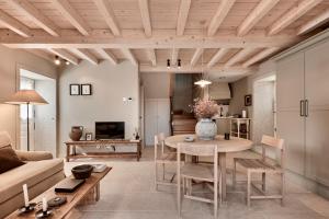 a living room with a table and a couch at Casa Juanita in Melide