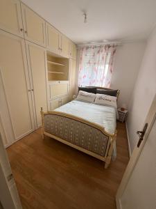 a small bedroom with a bed and a window at Maison 4 à 8 personnes in Faches-Thumesnil