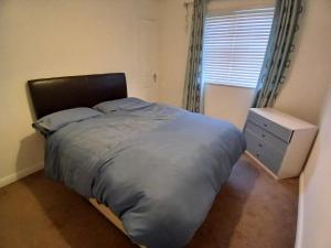 a bedroom with a bed and a dresser and a window at Double room Thornaby train station in Stockton-on-Tees