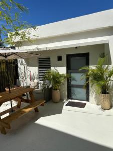 a patio with a picnic table and a bench at Tropical Studio in San Juan