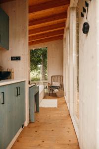 a kitchen with wooden floors and a wooden ceiling at Útulna Rychleby in Vápenná
