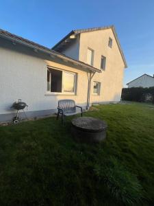 a bench in a yard next to a house at Apartment Bielefeld-Brake - nähe Bahnhof -Parken im Hof in Bielefeld