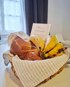 a basket of bread and bananas on a table at A Casinha in Angra do Heroísmo