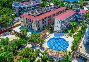 an overhead view of a resort with a swimming pool at ESMA CLOVE RESORT&SPa in Eskiömerler