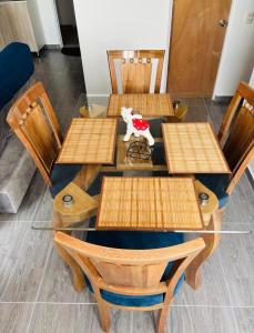 a table with four chairs and a cow toy on it at Apartamento exclusivo en ricaurte Cundinamarca in Ricaurte