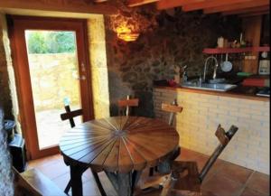 a dining room with a wooden table in a kitchen at Casa Candy in Muxia