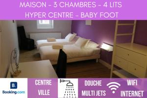 a hotel room with two beds and a ladder at La Maison Saint-Pry in Béthune