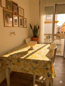 a dining room table with a bowl on top of it at Apartamento Gades Conil C in Conil de la Frontera
