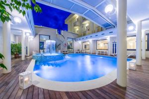 a swimming pool in the middle of a building at Hotel Agostini in Bellaria-Igea Marina