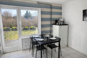 a dining room with a table and chairs and a window at Die ANS Group Cozy Apps in Detmold +9 photos
