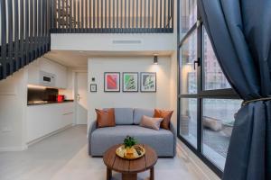 a living room with a couch and a table at ARENA byAstiblanco in Valencia