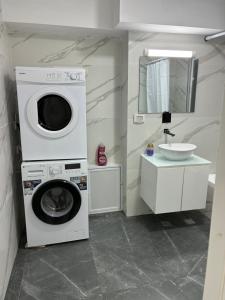 a bathroom with a washing machine and a sink at Beit Shemesh gimmel apartment in Beit Shemesh