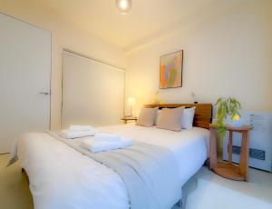 a bedroom with a large white bed with two pillows at Odori 601 Max 7 guests Odori Park 4m Tram 2m Subway 4m in Ōdōri