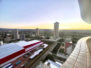 a view of a city with a tall building at Studio 1304 Estilo e bem-estar no Cariri in Juazeiro do Norte