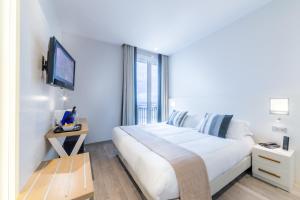 A bed or beds in a room at Hotel Agostini