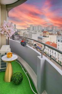 a balcony with a table and a view of a city at Paris - Blue Sky Homestay in Le Kremlin-Bicêtre