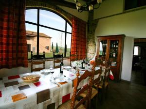A restaurant or other place to eat at Farmhouse in Asciano with Pool and Countryside