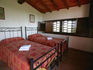 A bed or beds in a room at Farmhouse in Asciano with Pool and Countryside
