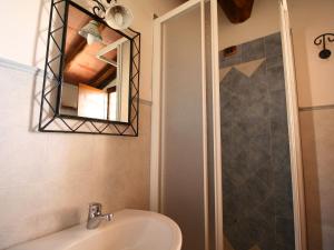 A bathroom at Farmhouse in Asciano with Pool and Countryside