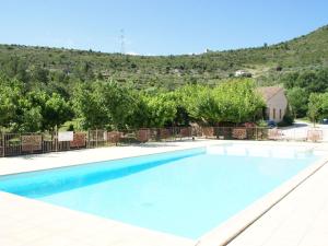 Басейн в Peaceful holiday home with pool in Les Assions або поблизу