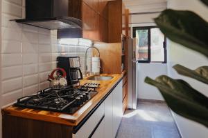 a small kitchen with a stove and a sink at Casas Blancas, Planta Alta in Todos Santos