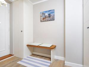 a hallway with a bench in a room at Kliffsand-73 in Kampen