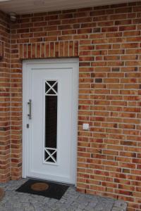 a white door in a brick wall at Borby-EG-Nr-2 in Haby