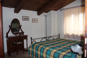 a bedroom with a bed and a table and a chair at La Piazzetta in Bettona