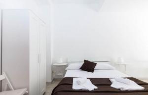 A bed or beds in a room at Al Colosseo 8