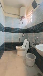 a bathroom with a toilet and a sink at Sky Loft near Kempegowda International Airport in Muthugadahalli