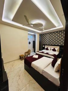 a bedroom with a large bed with a ceiling at Hotel DVL INN- Near Jalmahal Jaipur in Jaipur