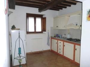 Kuchyňa alebo kuchynka v ubytovaní Umbria Hideaway for Two