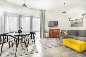 a living room with a table and a couch at Baltivia Haus II in Gdynia