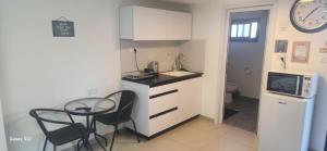 a small kitchen with a small table and chairs at שקט בערבה in Sappir